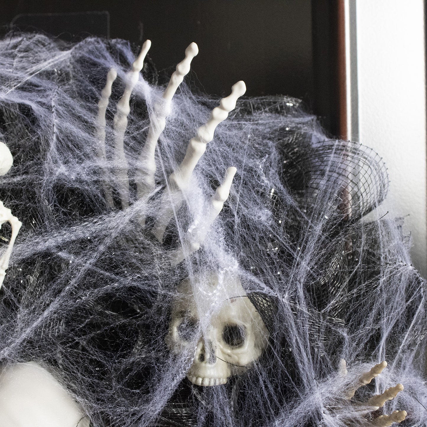 Black Mesh Skull Garland