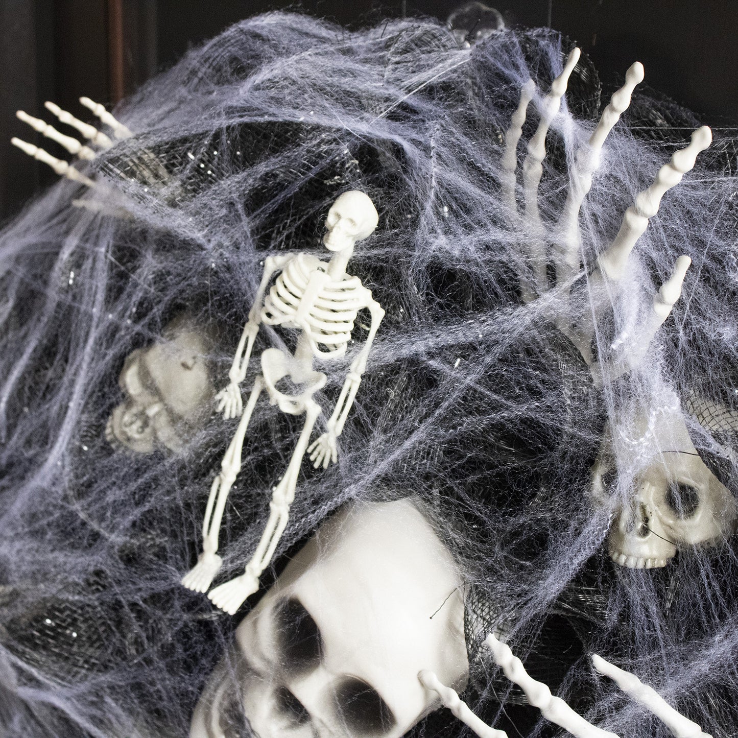Black Mesh Skull Garland