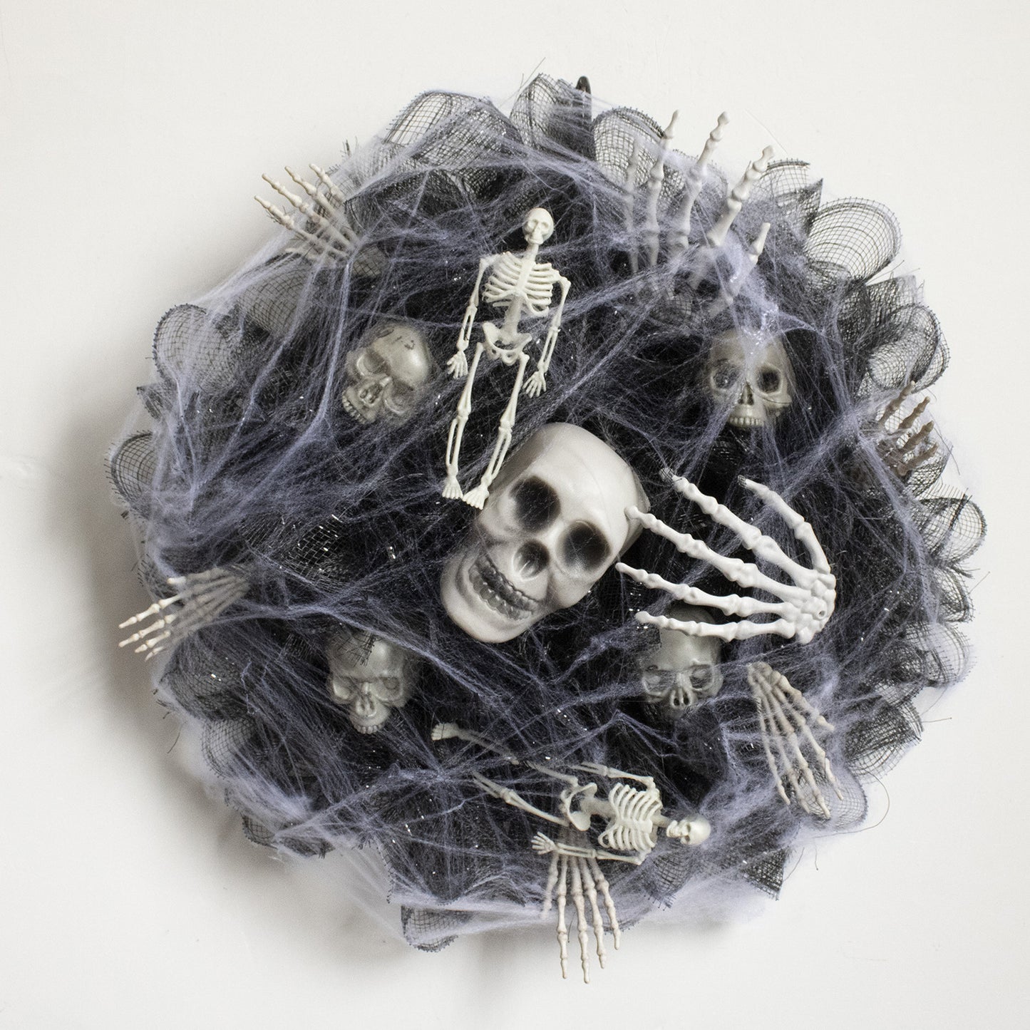 Black Mesh Skull Garland